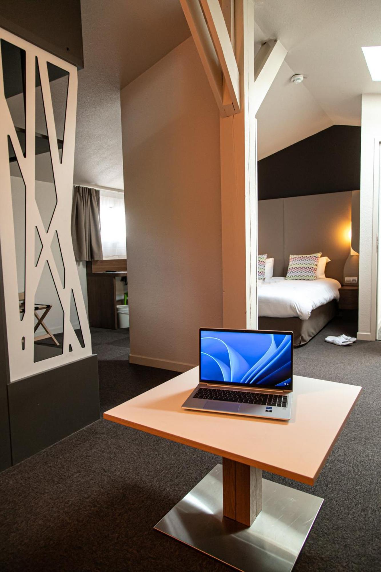 Campanile Toulouse - Blagnac Aeroport Hotel Exterior photo