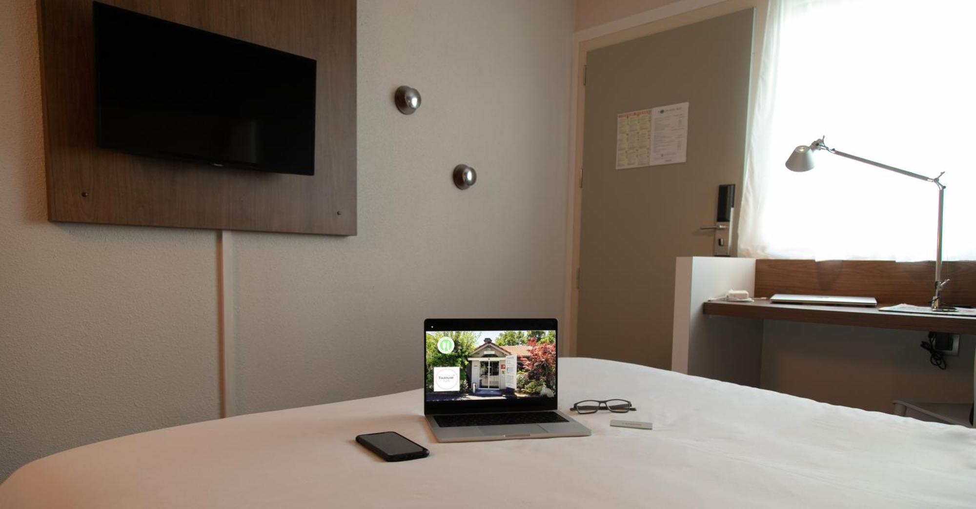 Campanile Toulouse - Blagnac Aeroport Hotel Exterior photo